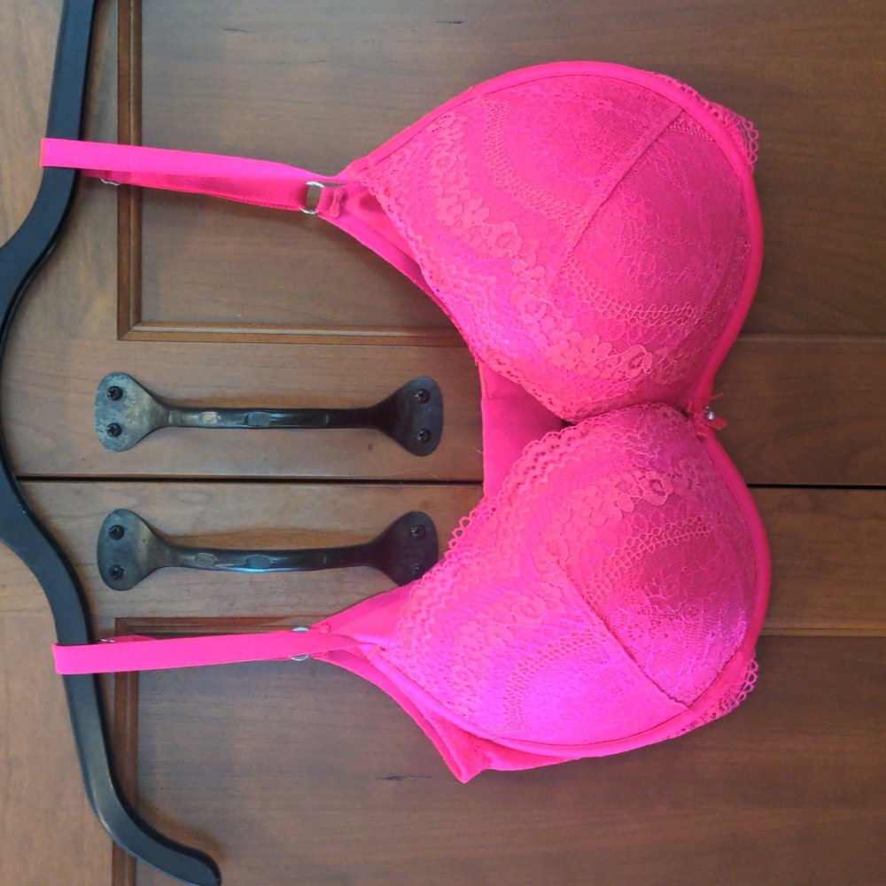 Victoria's secret bright pink bra